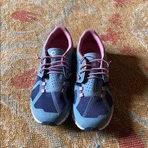 On cloud tennis shoes